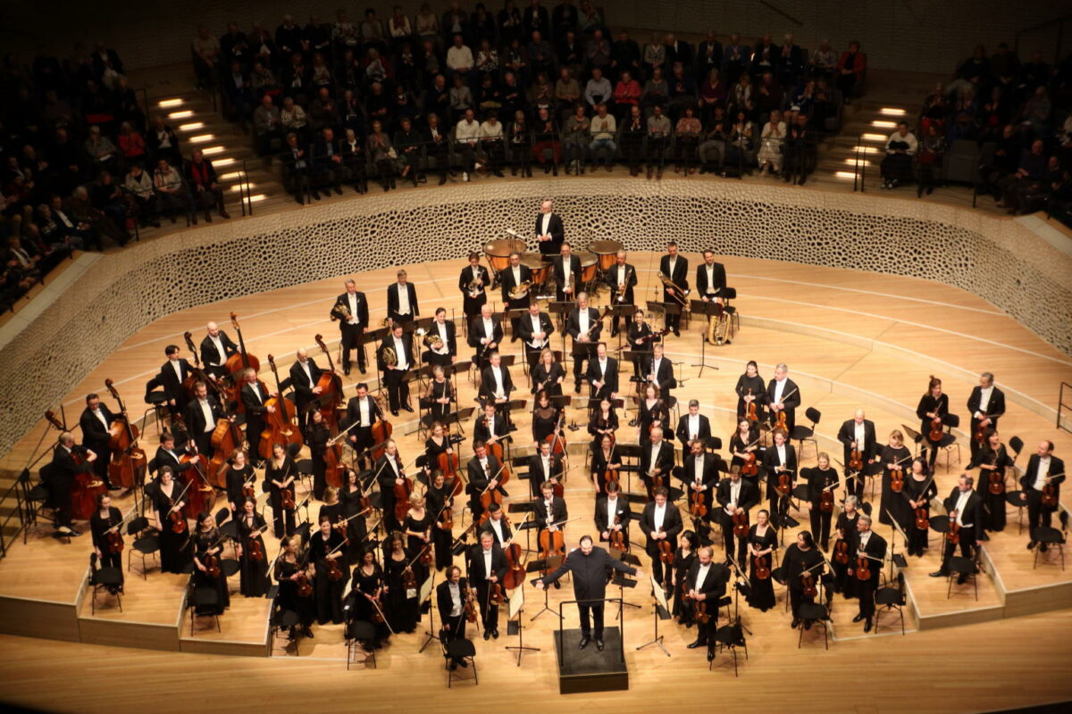 Klein beleuchtet kurz Nr 18: Das Gewandhausorchester brilliert in Hamburg mit neuen Hörgewohnheiten