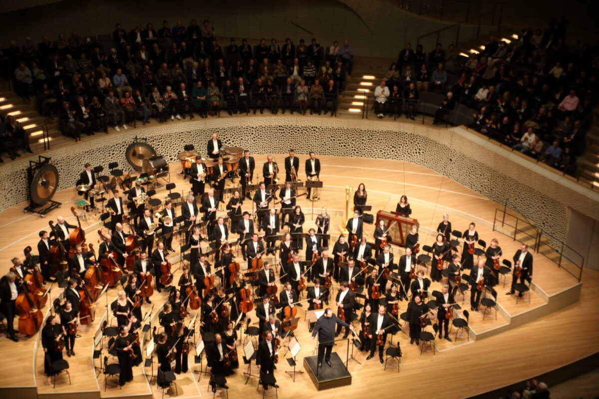 Klein beleuchtet kurz Nr 19: Gewandhausorchester Leipzig brilliert erneut in Hamburg  Elbphilharmonie, 27. Februar 2024