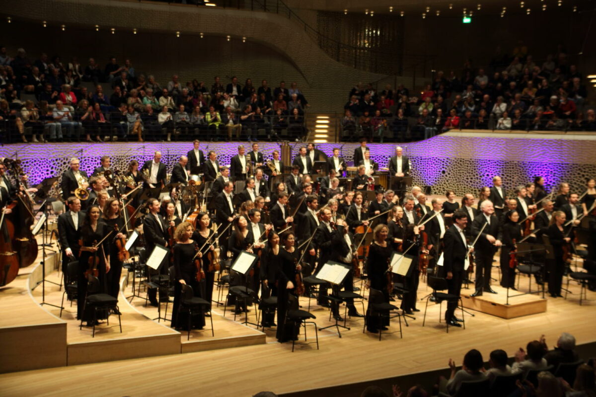 Klein beleuchtet kurz Nr 21: Das NDR Elbphilharmonie Orchester begeistert nicht nur mit Bruckners 9. Sinfonie  Elbphilharmonie, 1. März 2024