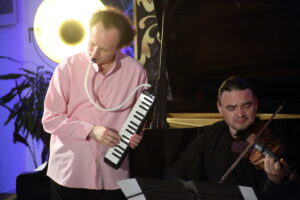 Klein beleuchtet kurz Nr 36: Piano und String Quartett bilden einen jazzumschlungenen Salonabend  klassik-begeistert.de, 9. Juni 2024