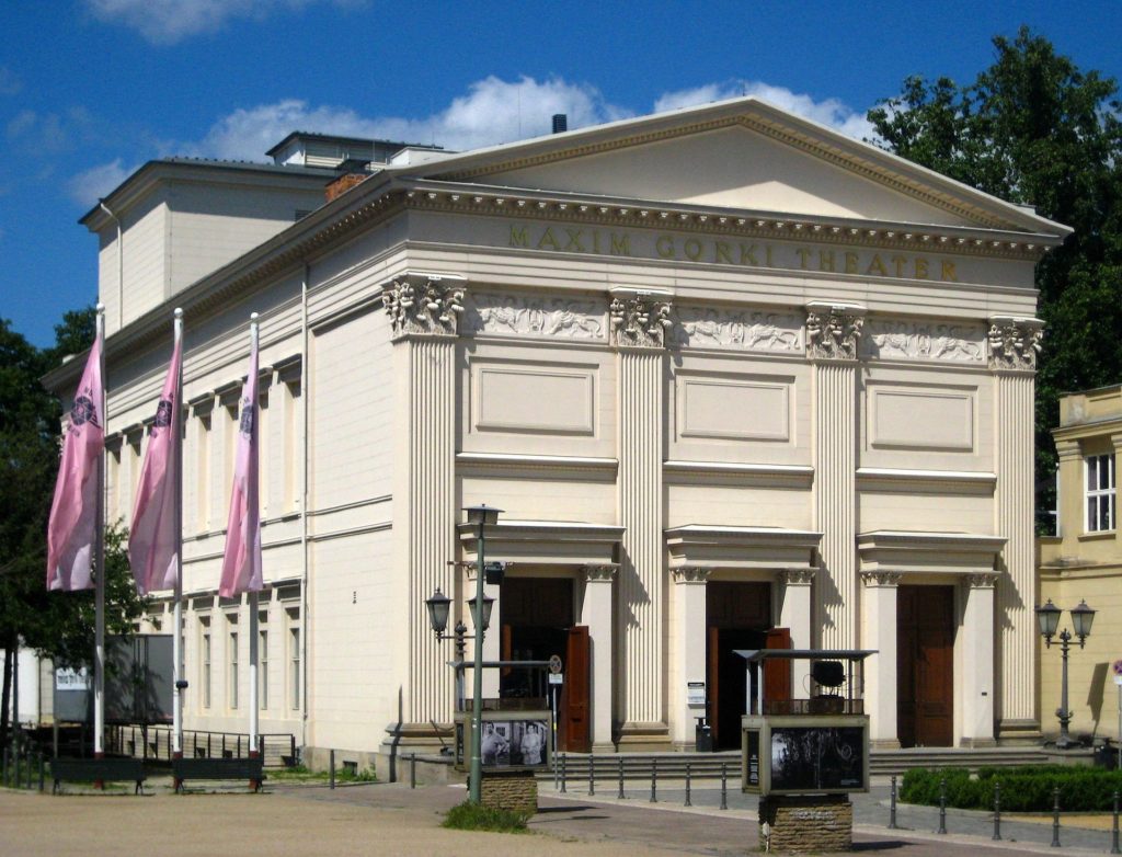 1920px-Berlin,_Mitte,_Maxim-Gorki-Theater_02