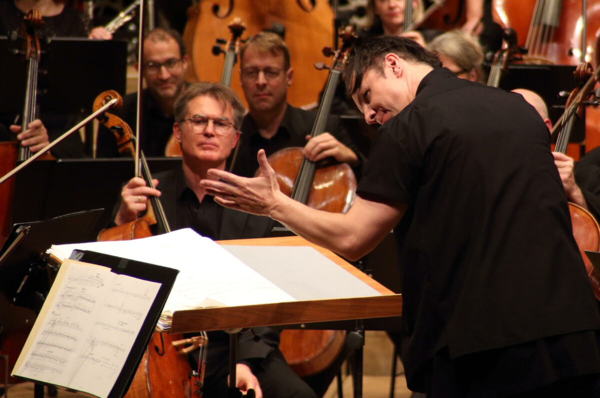 Klein beleuchtet kurz 6: Teodor Currentzis in der Elphi  Elbphilharmonie, 12. Dezember 2023