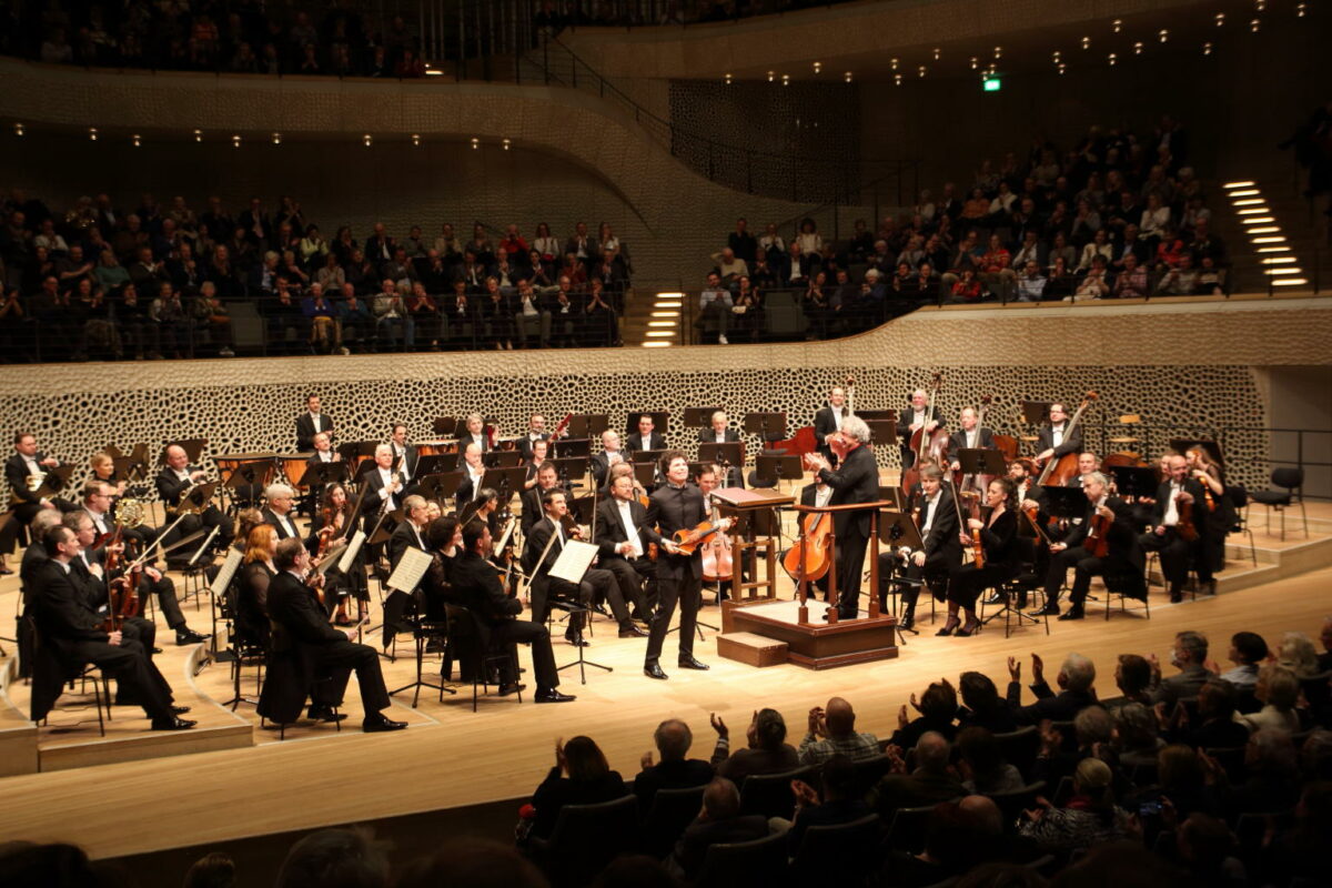 Klein beleuchtet kurz Nr 23: Die Tschechische Philharmonie gibt  Dvořák in Hamburg (Konzert 1)  Elbphilharmonie, 12. März 2024