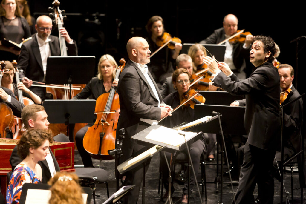 Bregenz am 26.7.2021  Bregenzer Festspiele Orchesterkonzert mit Dirigent Andrés Orozco-EstradaWIENER SYMPHONIKER, ANDRÉS OROZCO-ESTRADA26. JULI 2021 – 19.30 UHR, FESTSPIELHAUSDirigent Andrés Orozco-EstradaSopran Shira PatchornikTenor Patrik Reite