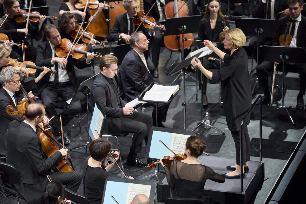 Benjamin Britten (1913-1976), War Requiem op. 66, Mahler Chamber Orchestra, Joana Mallwitz   Baden-Baden, Festspielhaus, 3. April 2026