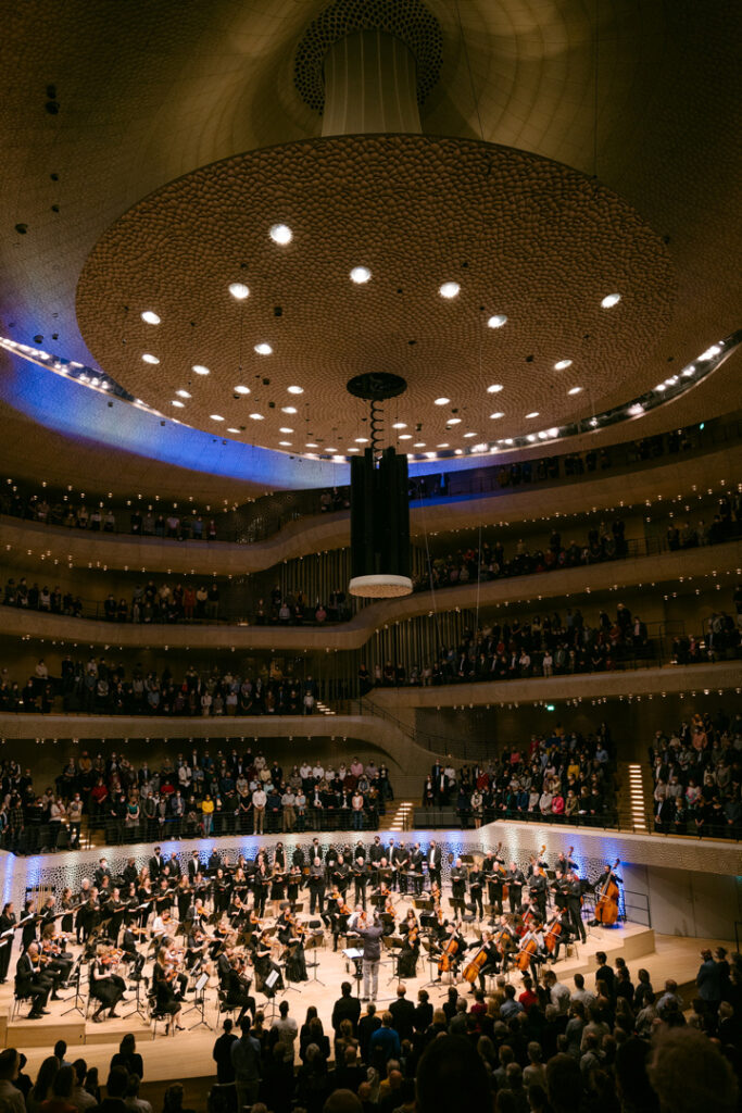 Benefizkonzert für die Ukraine mit dem Elbphilharmonie Publikumsorchester