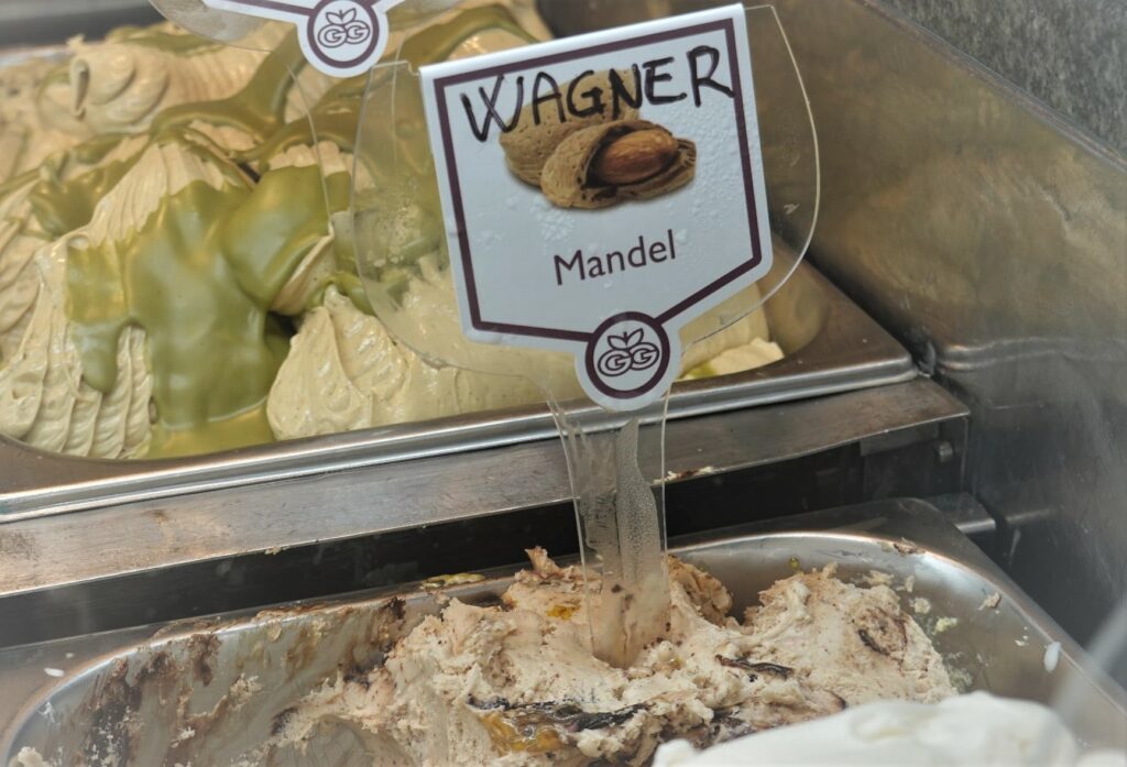 3. Wagner-Eis im Café Venezia