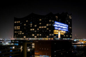 Benefizkonzert für die Ukraine, NDR Elbphilharmonie, Zoltán Pad Dirigent,  Elbphilharmonie, Großer Saal, 12. April 2022 