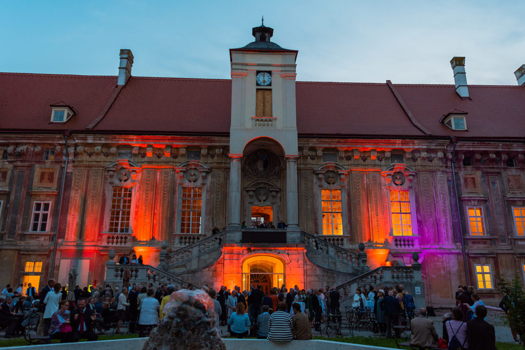 6. Festbeleuchtung im Innenhof von Schloss Petronell_(c)Niklas Schnaubelt