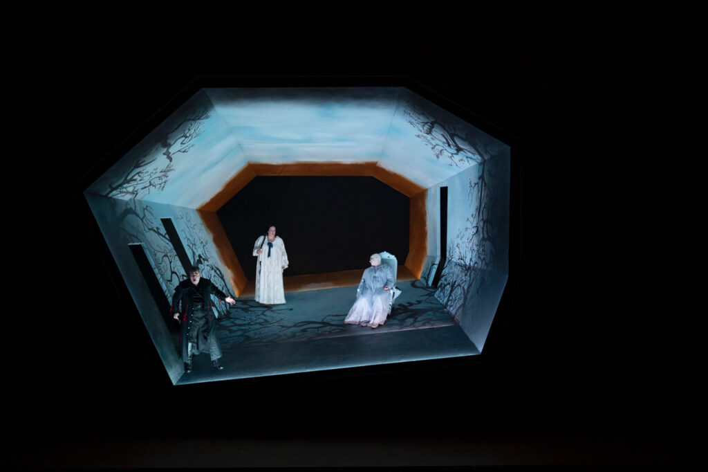 A. SOGHOMONYAN – O. MASLOVA – O. PETROVA ©J. Berger-ORW Liège