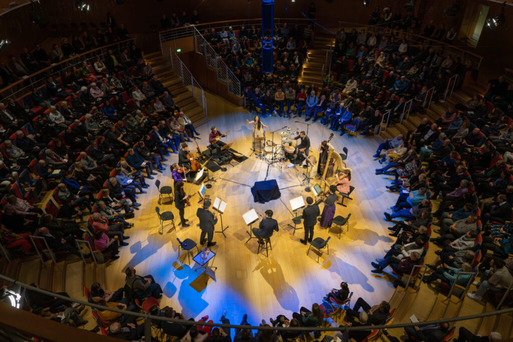 Avi Avital Between Worlds Ensemble (c) Peter Adamik