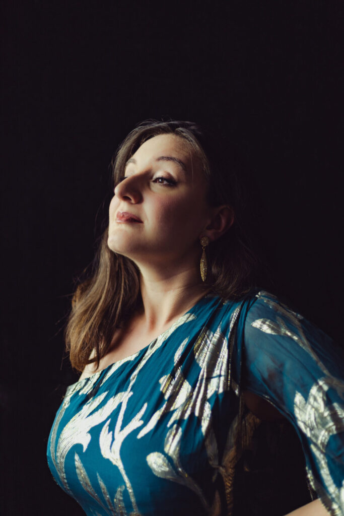 Beth Taylor (c) Olivia