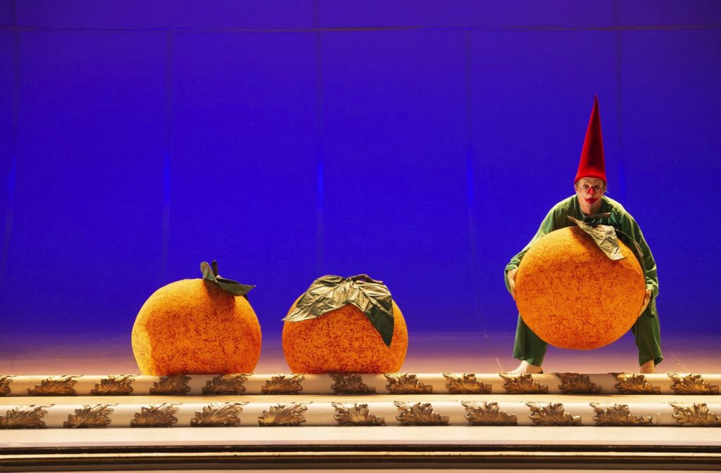 Die Liebe zu den drei Orangen – Komische Oper Berlin