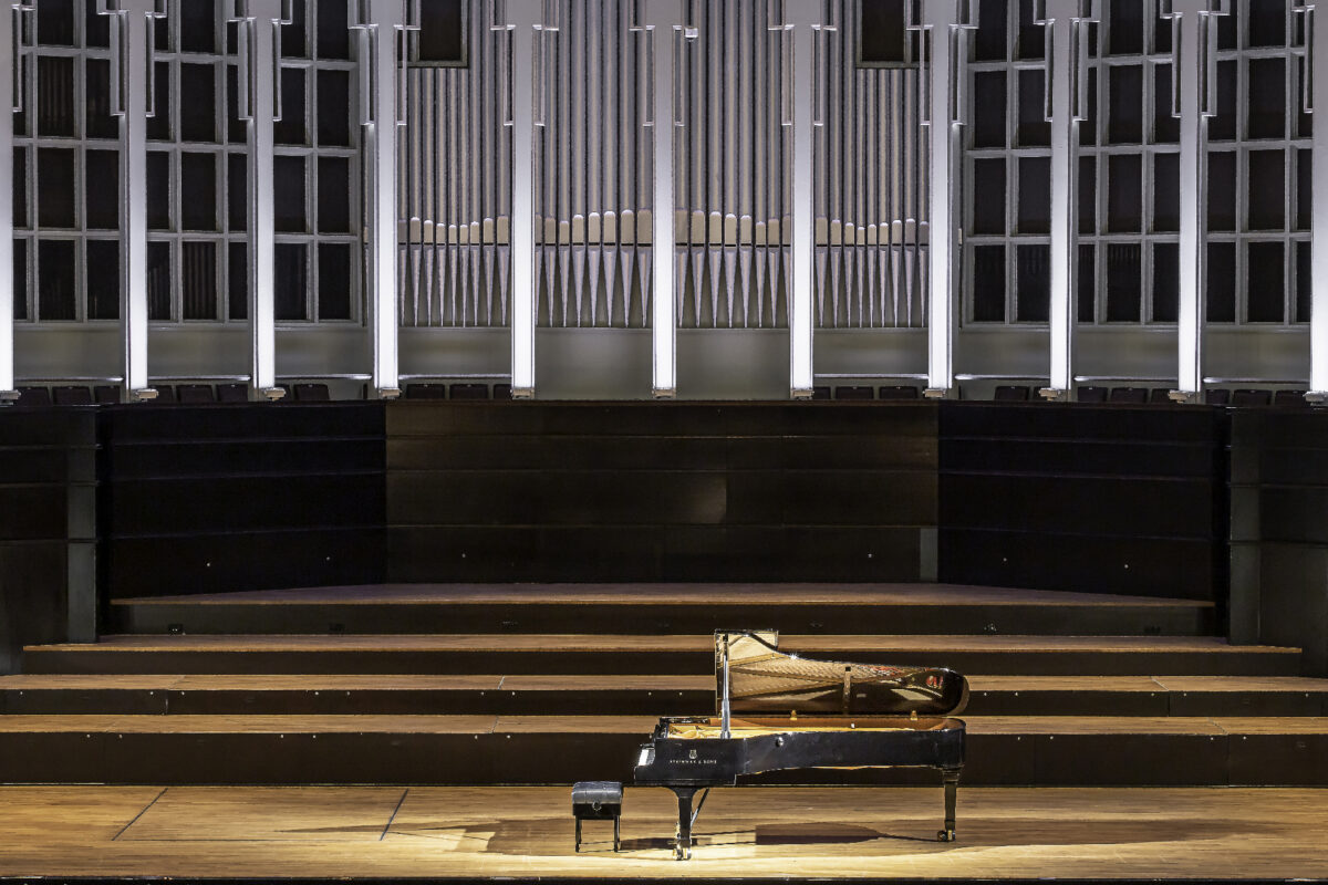 Silvesterkonzert 2024, Philharmonie Lemberg, Gudni A. Emilsson, Dirigent  Bremer Konzerthaus Die Glocke, 31. Dezember 2024