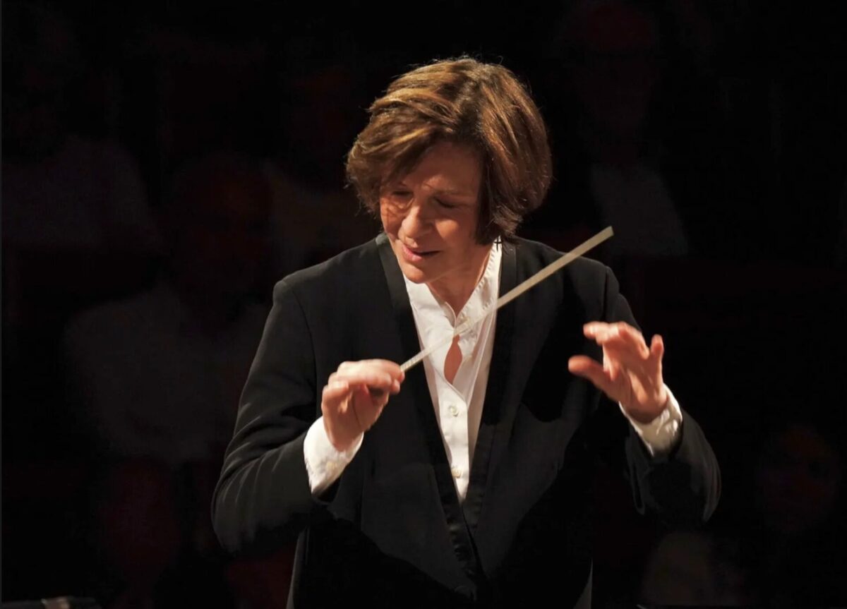 Interview: kb im Gespräch mit Laurence Equilbey, Dirigentin  klassik-begeistert.de, 11. April 2026