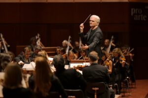 LPO Edward Gardner, Dirigent, Raphaela Gromes, Violoncello  Alte Oper Frankfurt, Frankfurt, 2. Dezember 2025