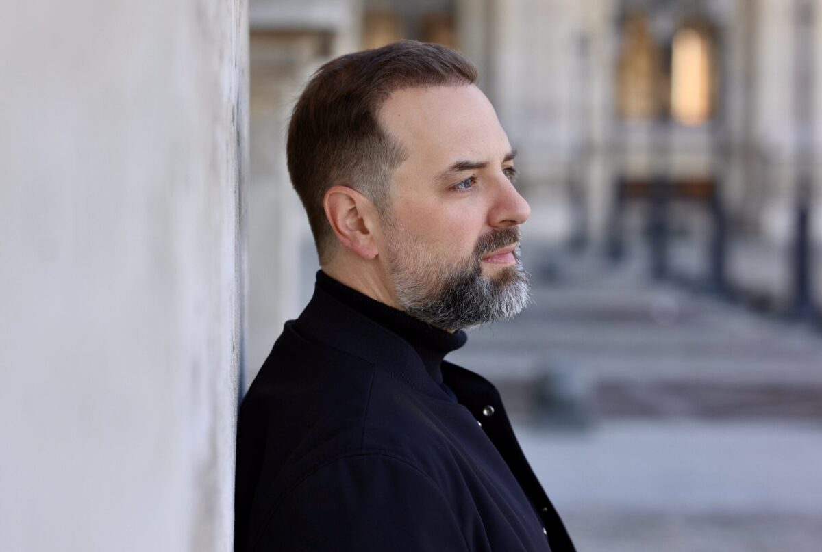 Interview: kb im Gespräch mit Etienne Dupuis, Bariton  klassik-begeistert.de, 9. Oktober 2026