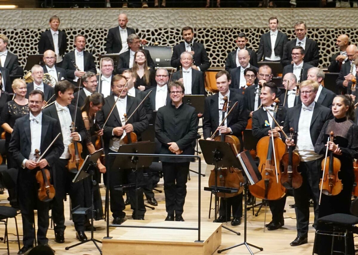 Jakub Hrůša, Dirigent Sheku Kanneh-Mason, Violoncello Tschechische Philharmonie  Elbphilharmonie, Hamburg, 21. August 2024