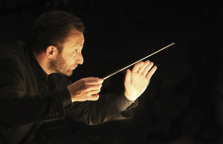 Kirill Petrenko dirigiert Beethoven, Brahms und Schönberg  Philharmonie Berlin, 25. Januar 2023
