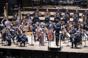 Alena Baeva, Nicholas Collon und das Aurora Orchestra  Bremer Konzerthaus Die Glocke, 30. August 2025