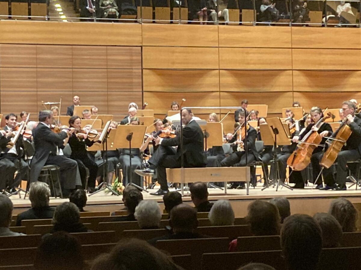 Neujahrskonzert, Philharmonisches Orchester der Hansestadt Lübeck,  Musik- und Kongresshalle Lübeck, 1. Januar 2022 