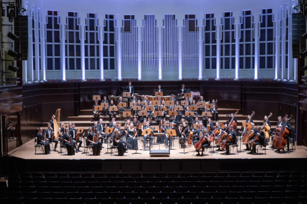 Orchesterbild-Buehne-c-Landesjugendorchester-Bremen-1536×1024