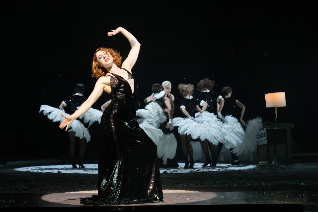 Resi_Cabaret_-_Vassilissa_Reznikoff__Vincent_Glander_sowie_die_Kit_Kat_Girls___Boys__c__Monika_Rittershaus