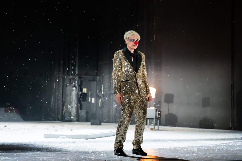 Resi_Cabaret_-_Vincent_Glander__c__Monika_Rittershaus