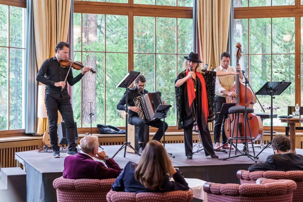 Resonanzen Sils – Eröffnungskonzert 20.9.2021 – Christiane Bösiger mit Trio folksmilch –