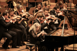 Symphoniker Hamburg, Martha Argerich, Sylvain Cambreling  Laeiszhalle, 25. April 2024