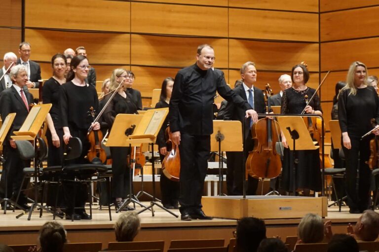 Philharmonisches Orchester der Hansestadt Lübeck, 7. Symphoniekonzert   Musik- und Kongresshalle, Lübeck, 3. Mai 2026