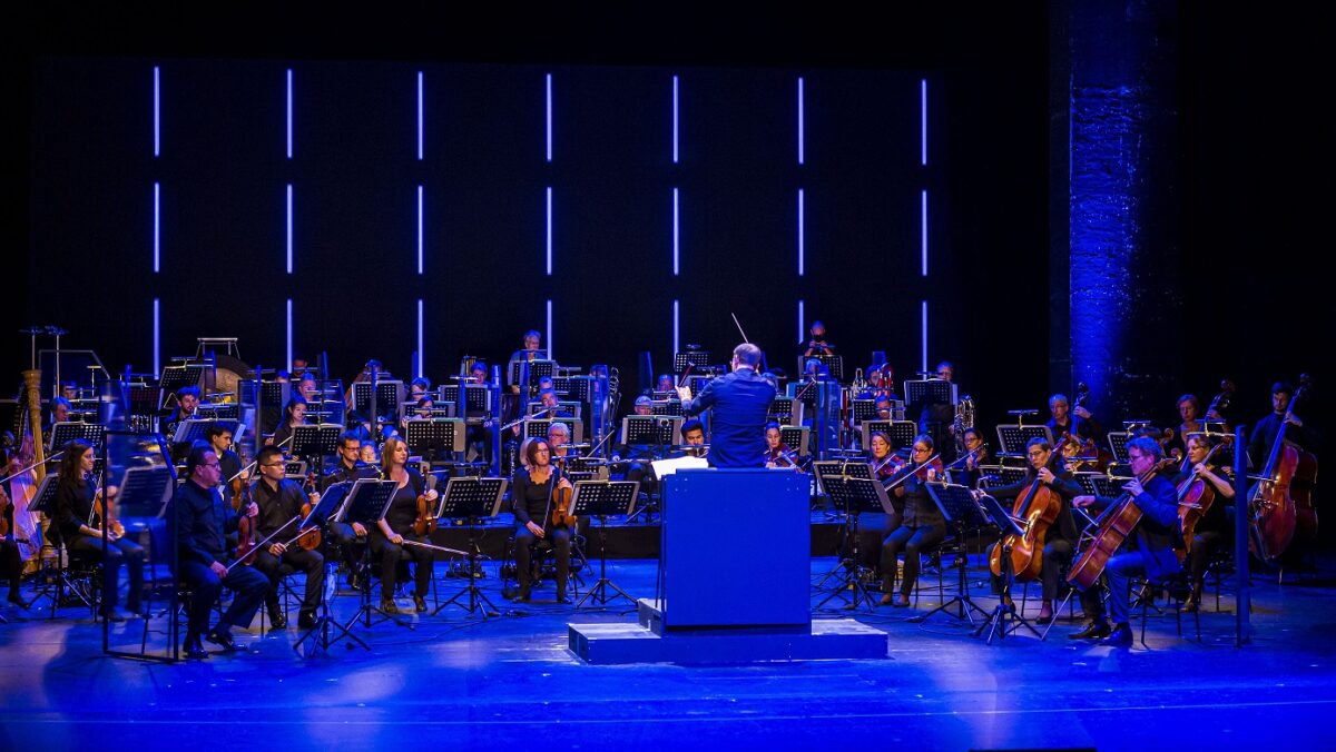 Weihnachtskonzert, Philharmonisches Orchester der Hansestadt Lübeck,  Theater Lübeck, 25. Dezember 2021