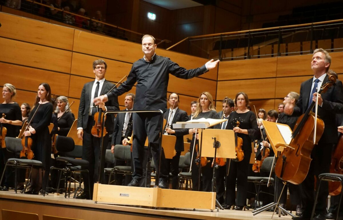 1. Sinfoniekonzert  Philharmonisches Orchester der Hansestadt Lübeck, Stefan Vladar, Dirigent, Bo Skovhus, Bariton  MUK, Lübeck, 15. September 2024