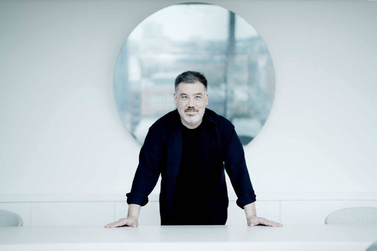 Interview: kb im Gespräch mit Alan Gilbert  Elbphilharmonie, 7. Mai 2025