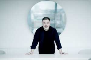 Interview: kb im Gespräch mit Alan Gilbert  Elbphilharmonie, 7. Mai 2025