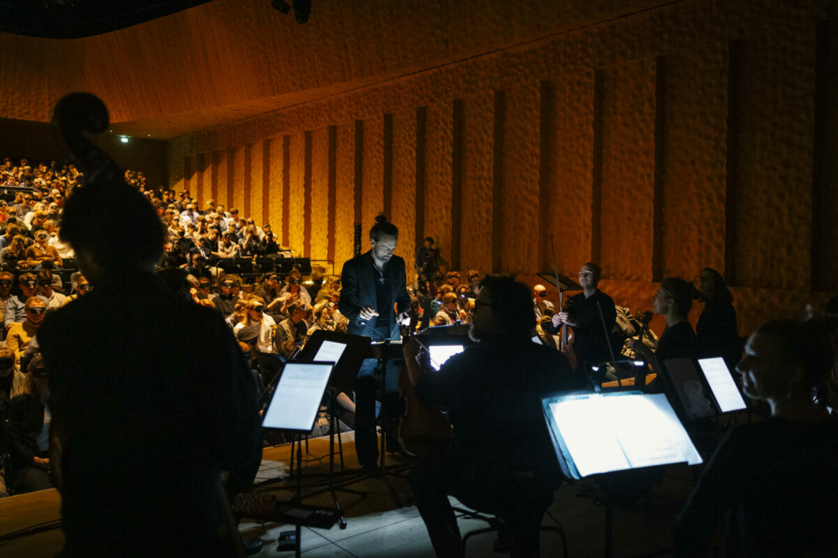 Orchester im Treppenhaus  Elbphilharmonie, Hamburg, 14. November 2023