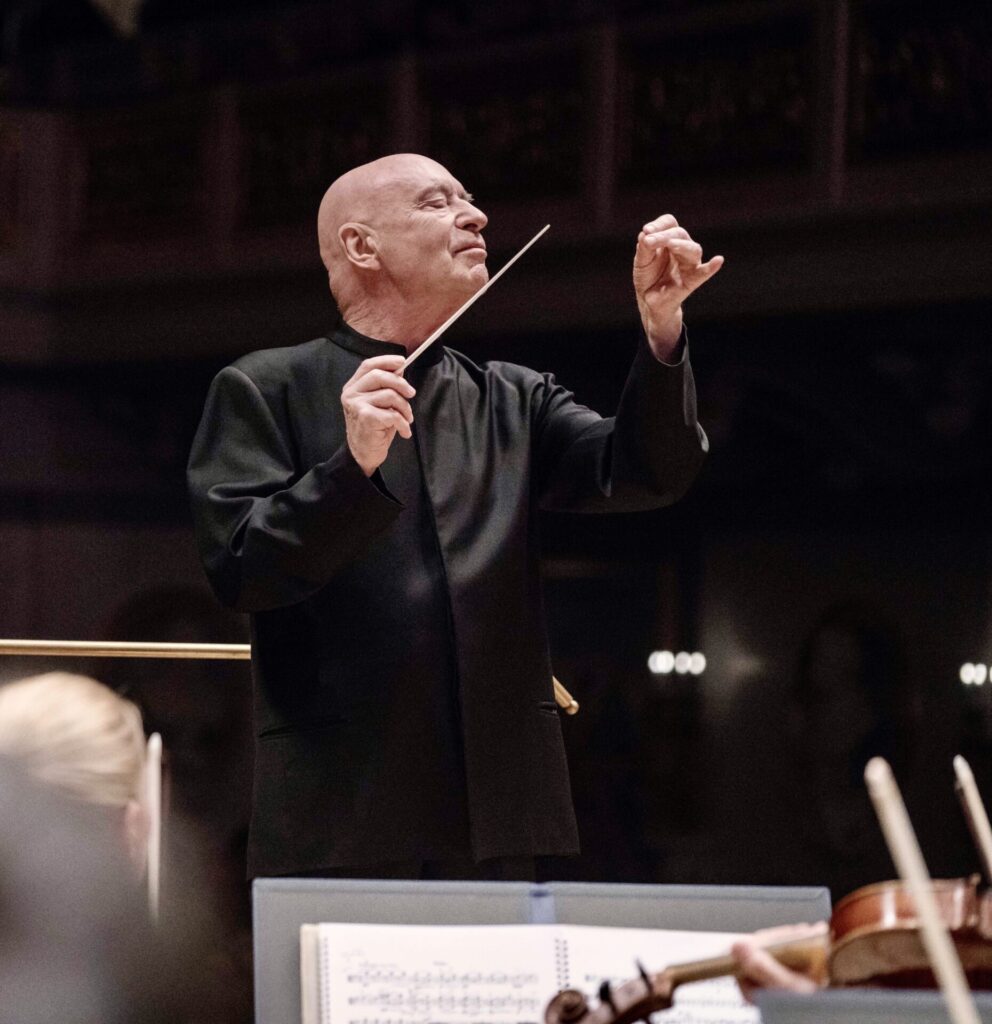 Christoph Eschenbach dirigiertPhoto: Marco Borggreve