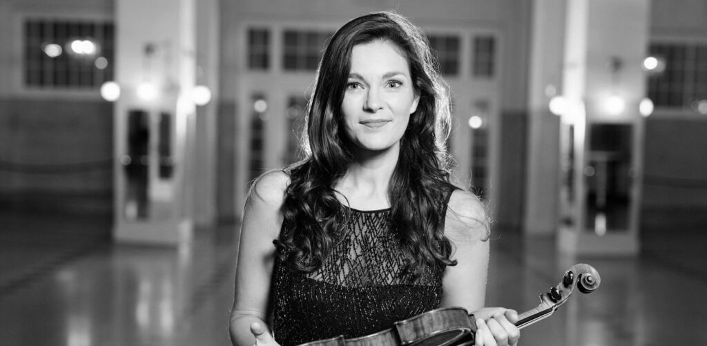 janine_jansen_c_lukas_beck_wiener_konzerthaus_sw.jpg__1420x695_q85_crop_subject_location-960,466_subsampling-2_upscale